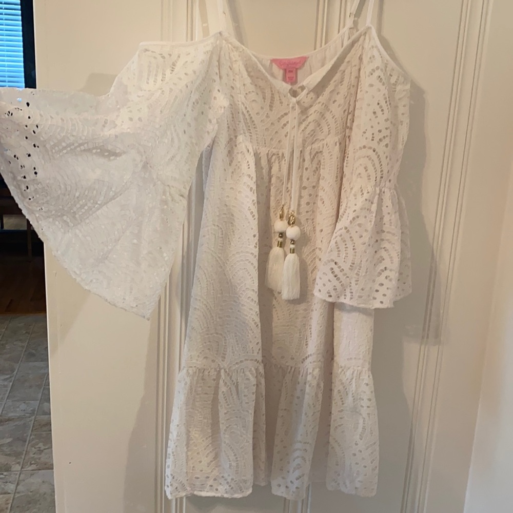 White Lily Pulitzer Dress. Flowy summer dress